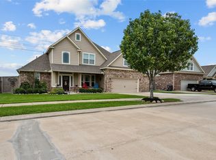 9723 Suffolk Downs Dr, Mont Belvieu, TX 77523