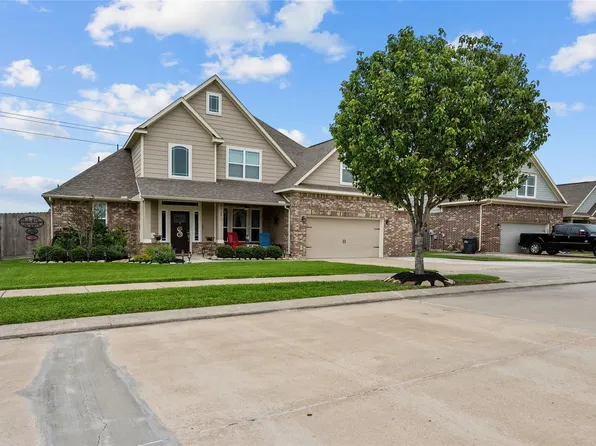 9723 Suffolk Downs Dr, Mont Belvieu, TX 77523