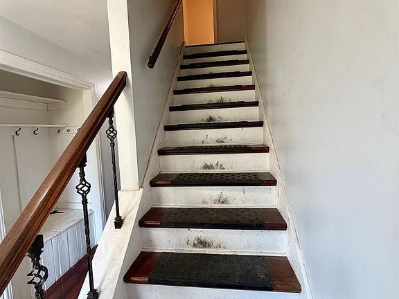 3rd image of 264 Raymond Dr