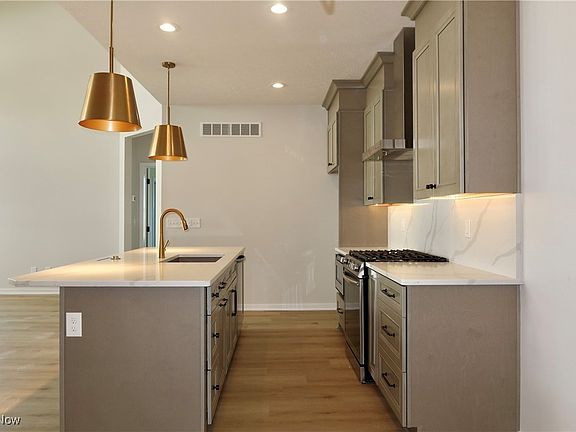 5th image of 465 Bordeaux Blvd