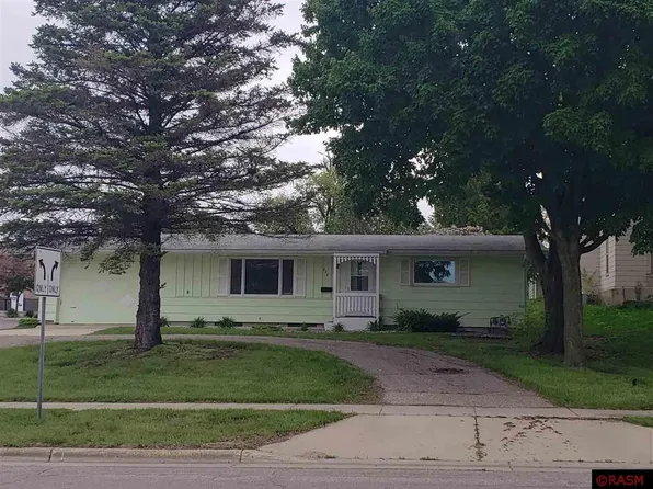 328 N Main St, Lake Crystal, MN 56055