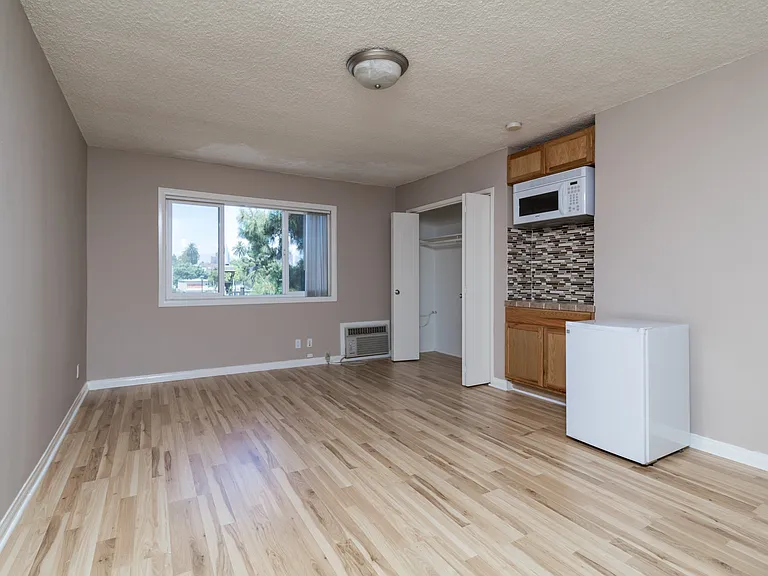3036 S Hoover St — Photo 8