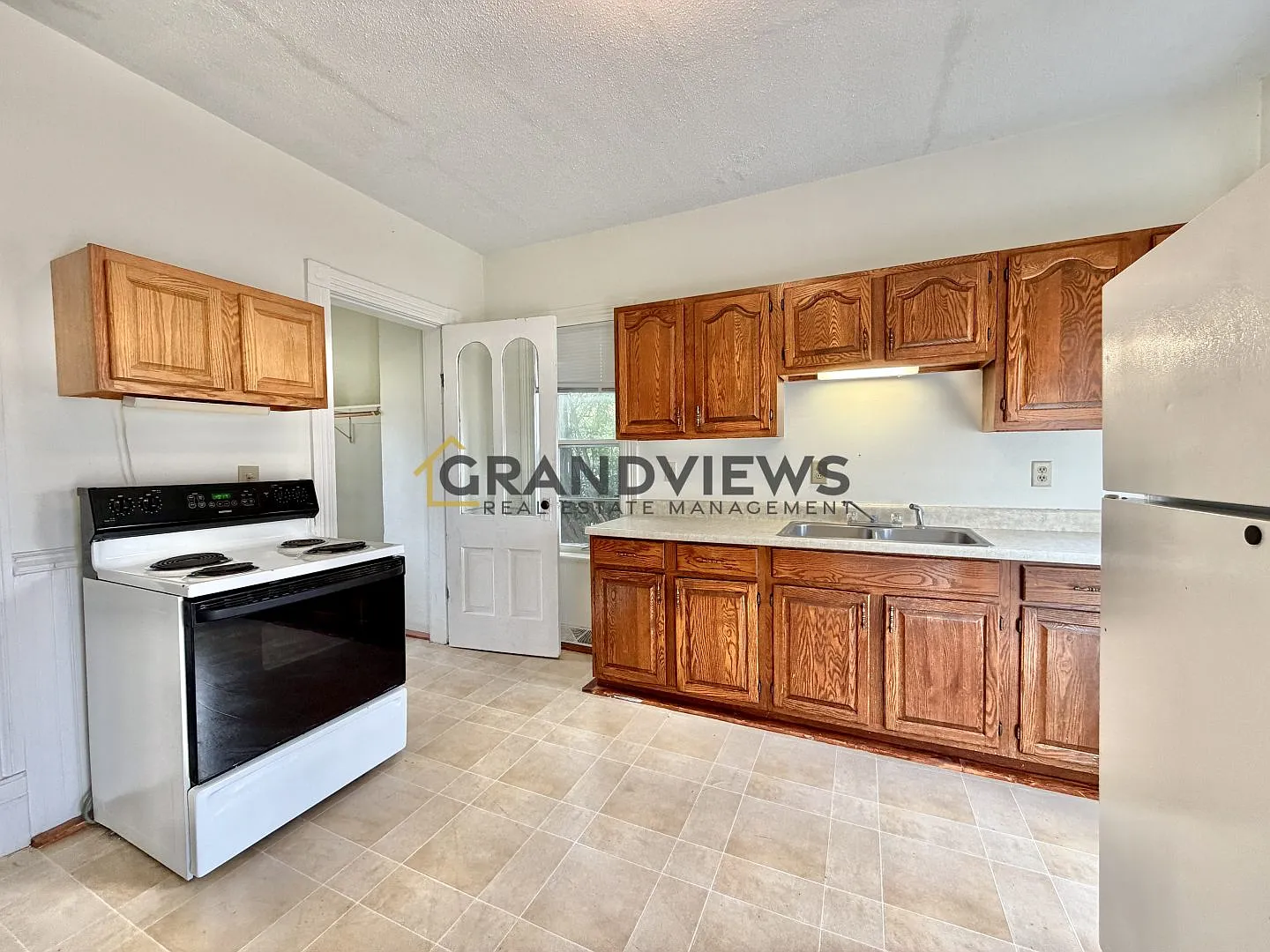 2 bed, 900 sqft, $1,025 — Photo 2