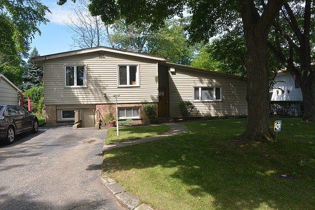 1st image of 2766 Roslyn Ln
