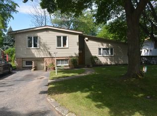 2766 Roslyn Ln, Highland Park, IL 60035