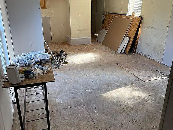 2nd image of 3860 Creighton Rd Unit 5