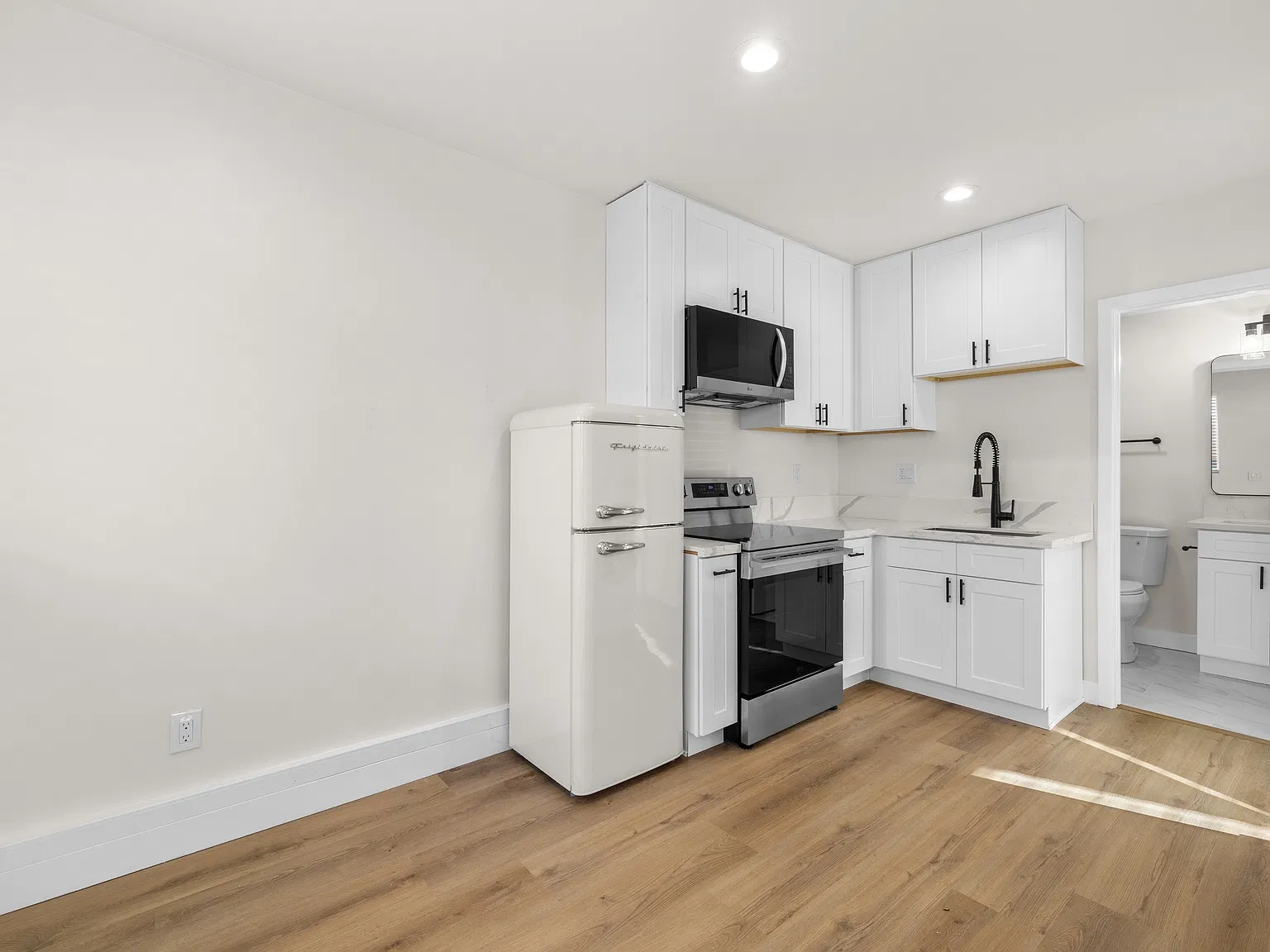 5329 Saxon St — Photo 2