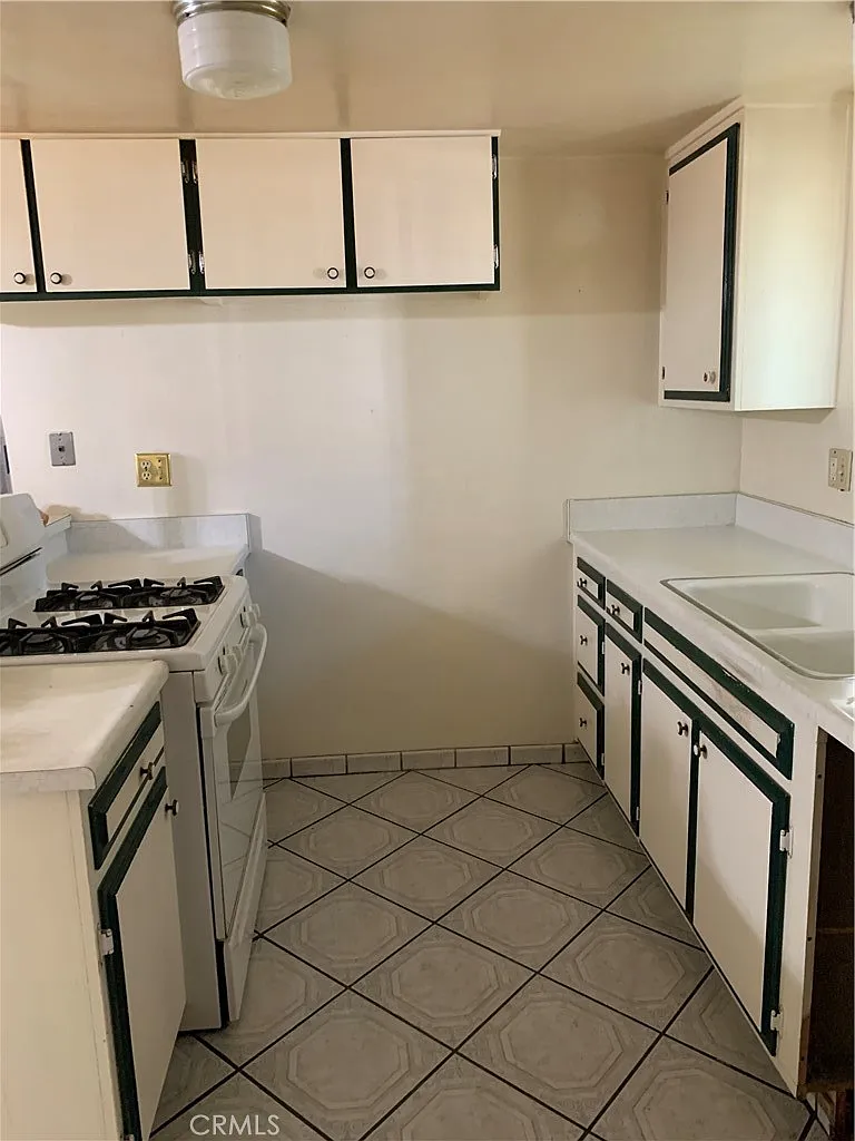 3 bed, 1572 sqft, $3,100 — Photo 3