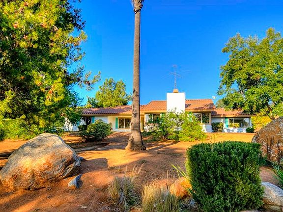 5th image of 1879 Warmlands Ave