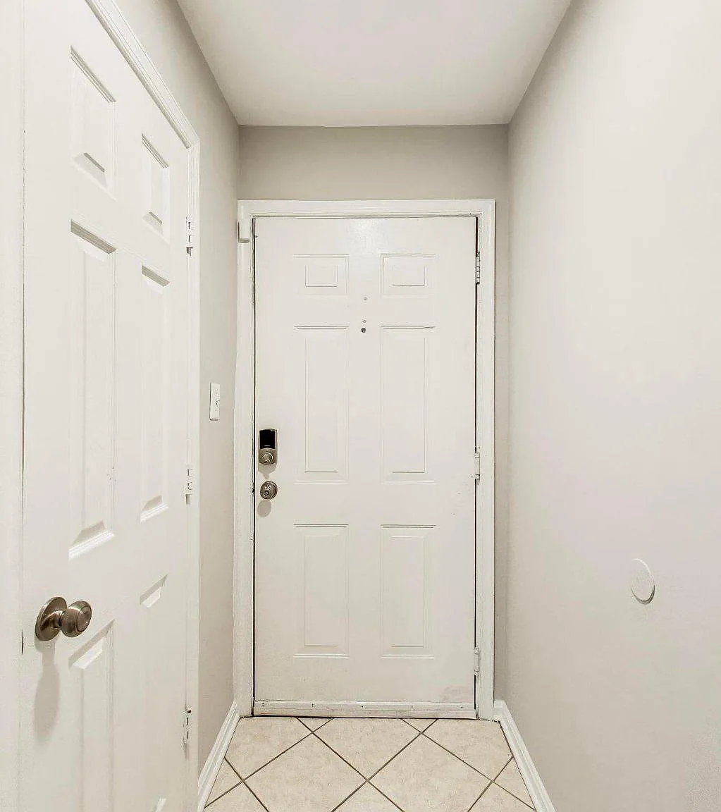 3 bed, 2.0 bath, 1333 sqft, $2,900 — Photo 2