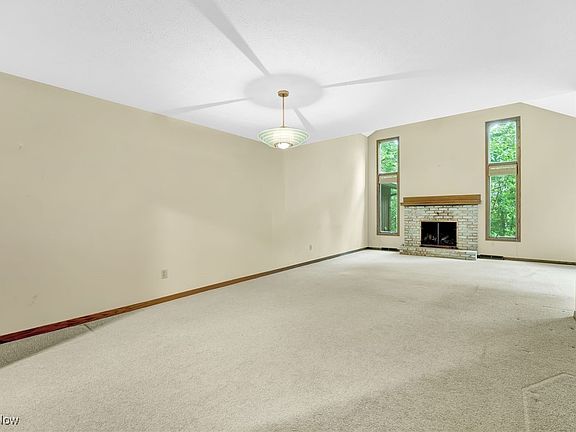 3rd image of 33 Brandon Pl