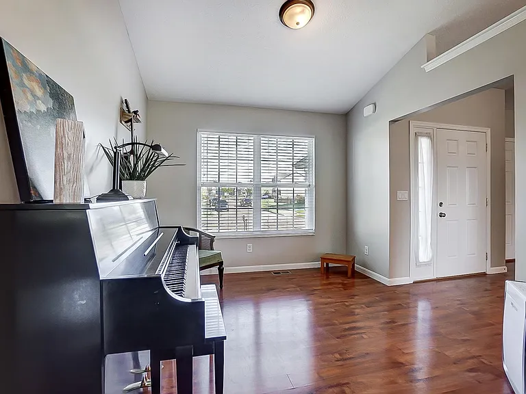 1442 Observatory Dr — Photo 17