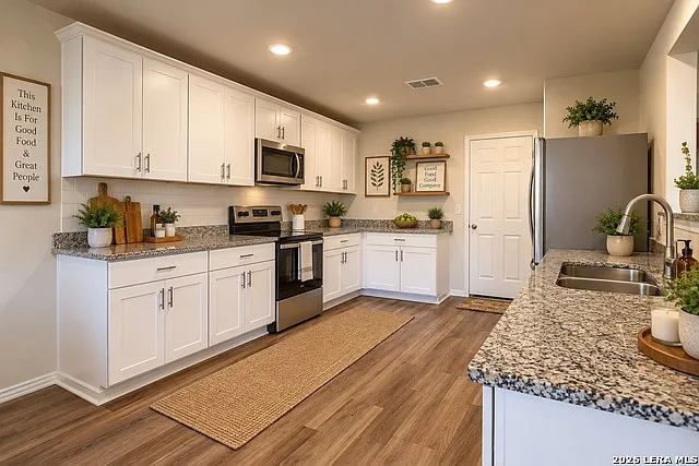4 bed, 2.5 bath, 1830 sqft, $1,890 — Photo 2