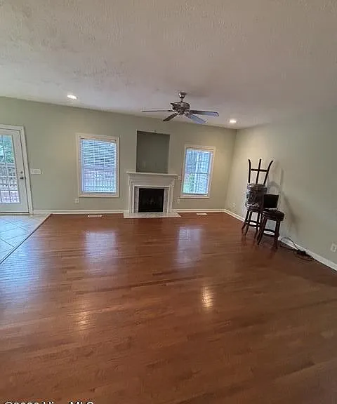 1150 Linden Rd — Photo 4