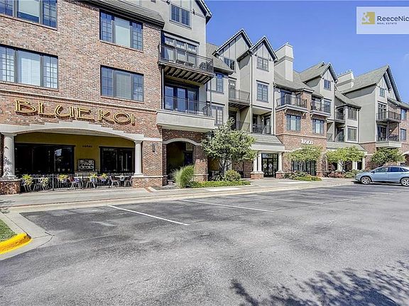 Close to great restaurants!