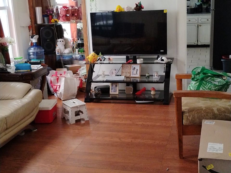2nd image of 65 Bloomfield Ave #1