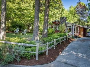 810 Fawn Pl NE, Bainbridge Island, WA 98110