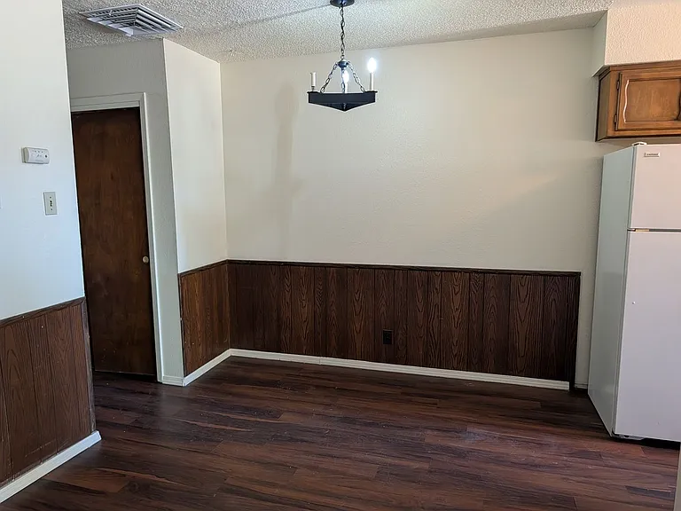 510-512 Valencia Dr SE — Photo 8