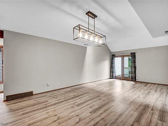 5th image of 4705 Mayfield Rd APT B