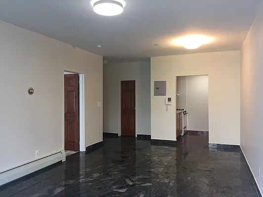 Rented by Metroline Realty | media 25