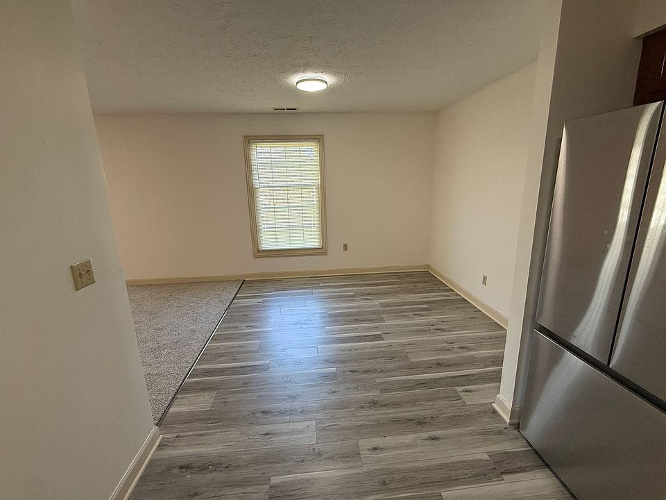 11'x11' dinette with LVP flooring