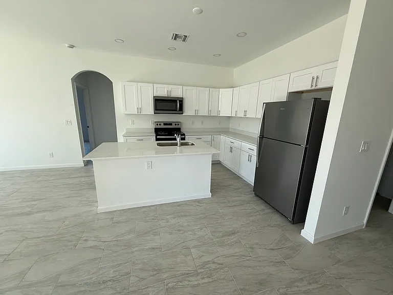 3005 31st St W — Photo 8