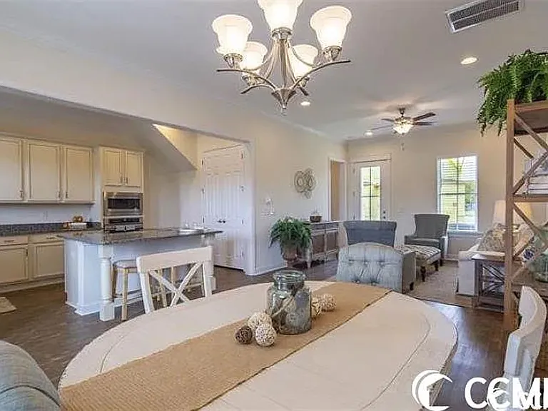 2820 Cook Cir #D — Photo 33