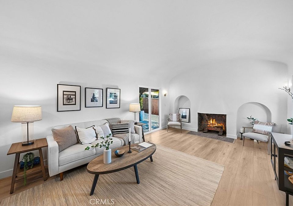 1st image of 336 El Conejo Dr