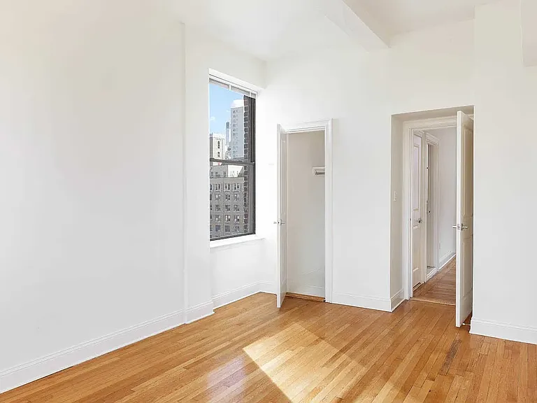 228 W 71st St #10L — Photo 31