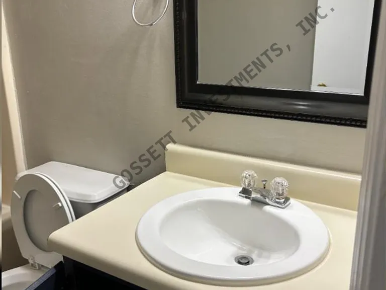 Mason Court Apartments — Photo 17