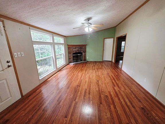 5th image of 89 Fox Hollow Cir