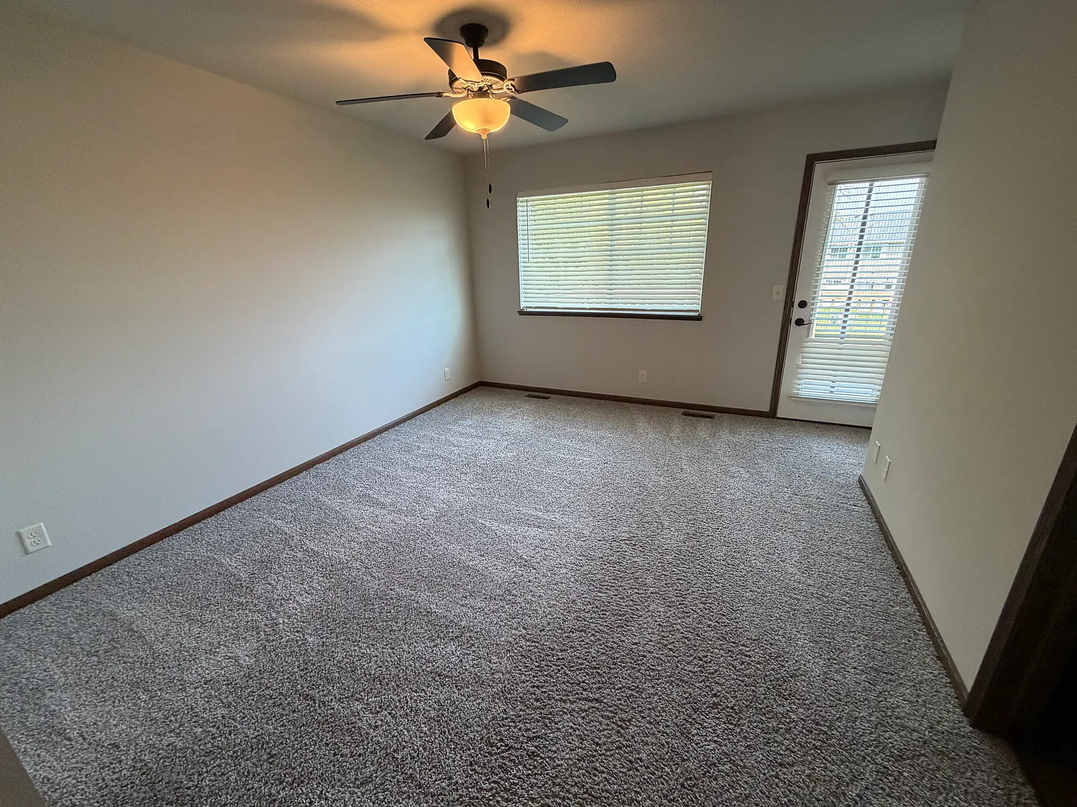 3 bed, 2130 sqft, $2,295 — Photo 3