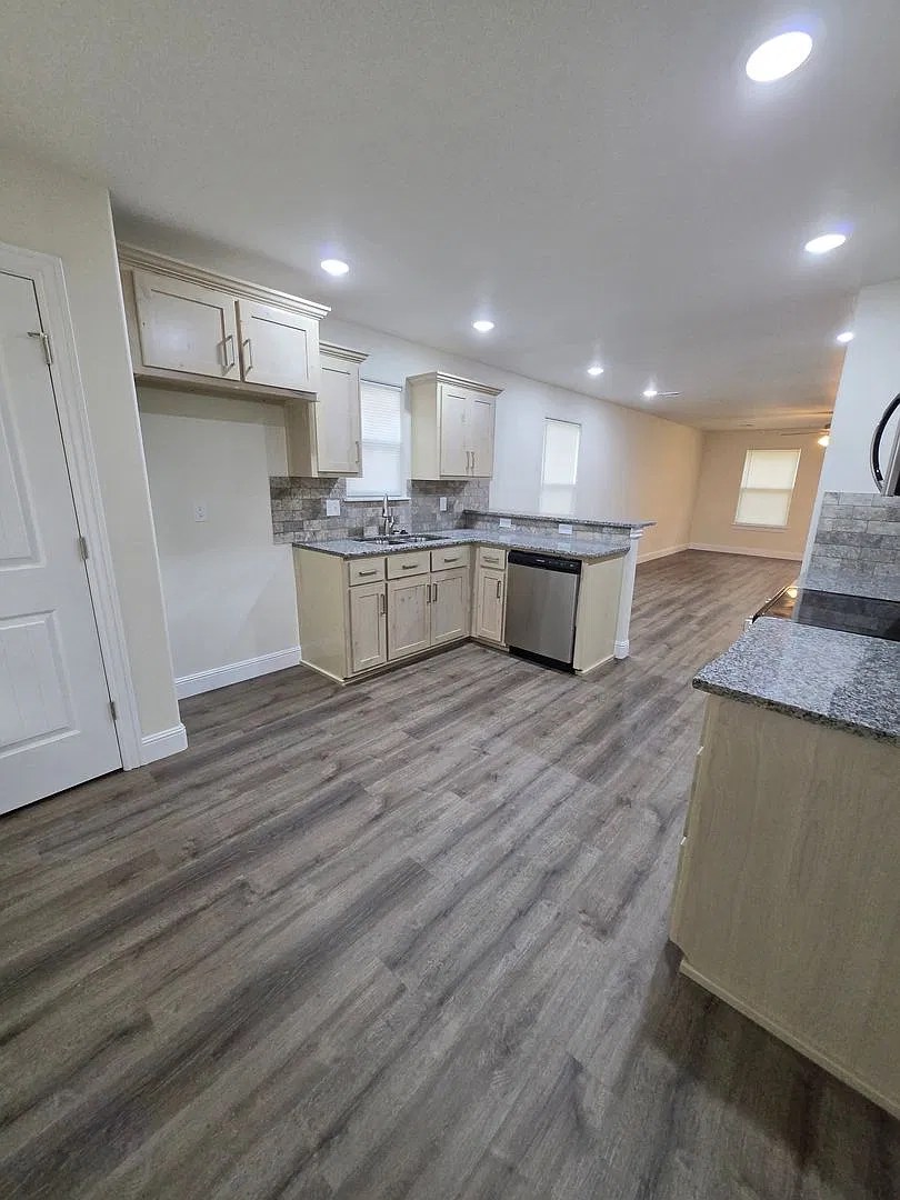 Brand new construction! — Photo 4