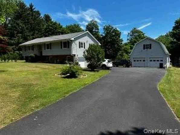18 Helms Hill Road, Washingtonville, NY 10992