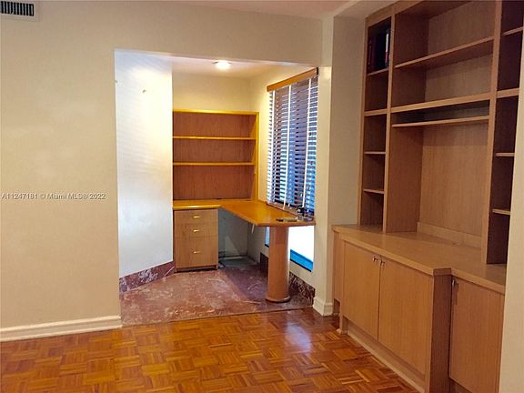 4th image of 2980 Jackson Ave #2980