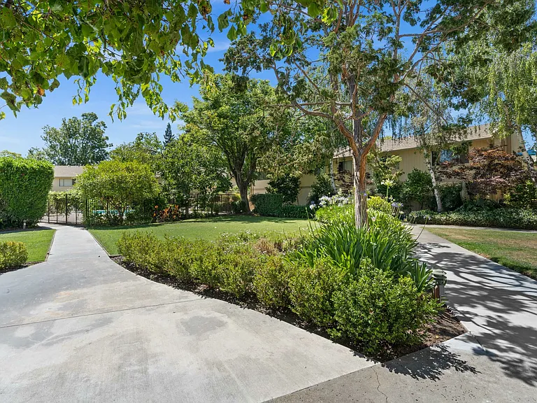 Plum Orchard Apartments — Photo 29