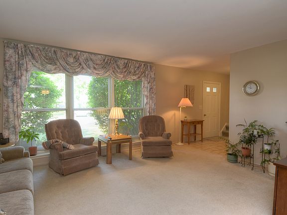 4th image of 255 Lehigh Ln