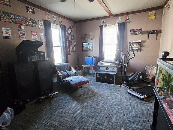 4th image of 604 C Ave W