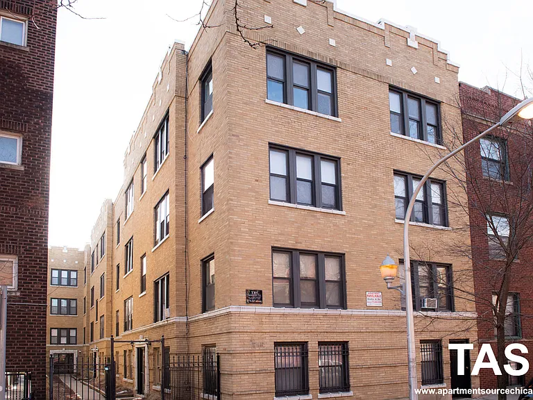 839 W Cornelia Ave #2N — Photo 7