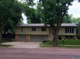 3404 E 31st St, Sioux Falls, SD 57103
