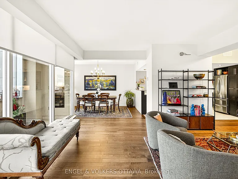 160 George St #2404 — Photo 11