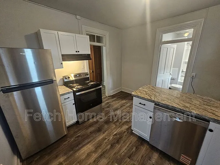 107-109 E Main St #3 — Photo 10