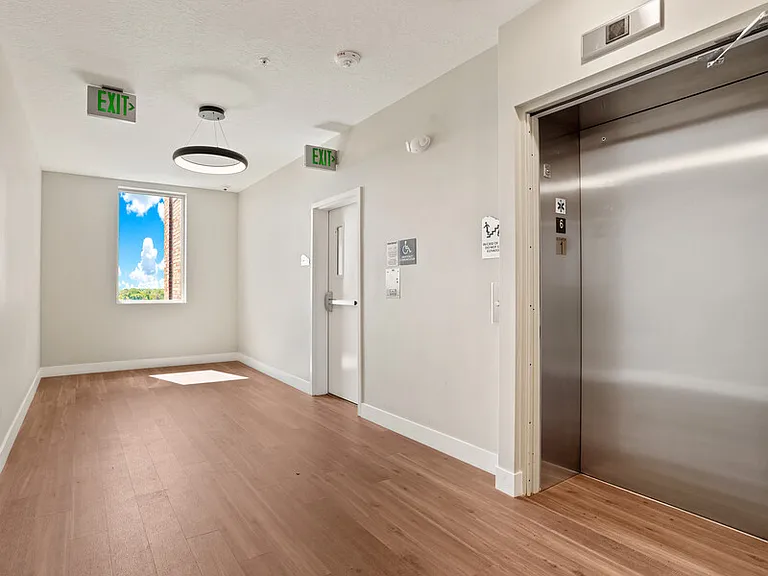 Citizens West Apartments — Photo 17