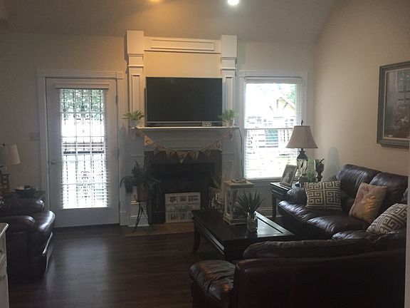 3rd image of 1235 Parkview Way