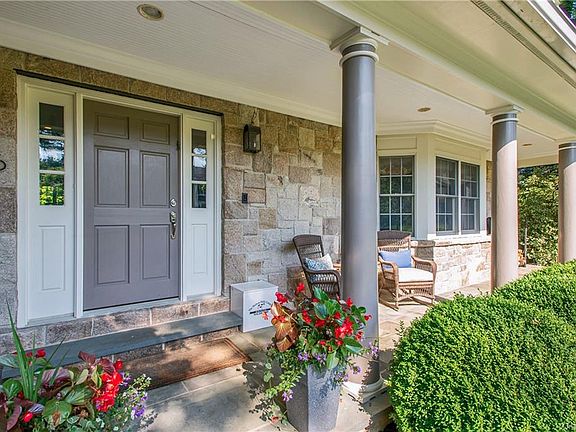 3rd image of 6 Archer Ln