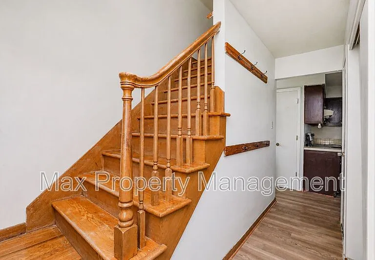 4413 63rd St — Photo 2
