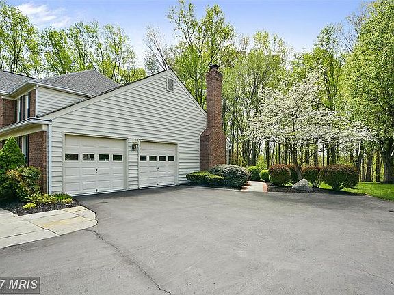 3rd image of 4956 Walkingfern Dr