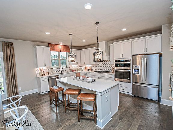 4th image of 104 Vivian Ln