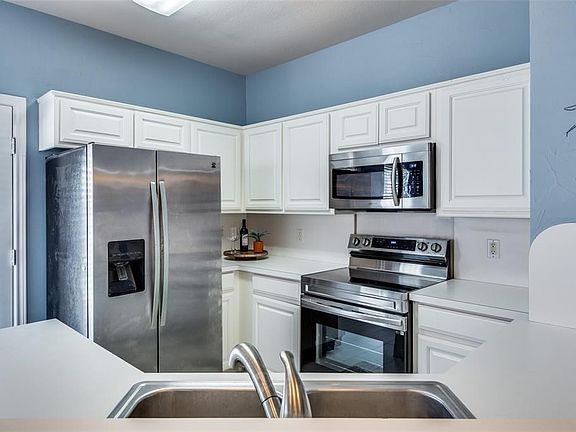 5th image of 2225 Bresee Dr