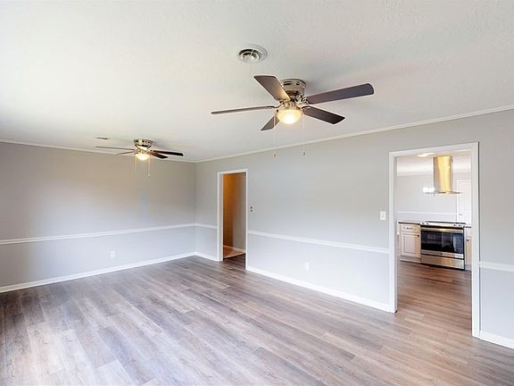 3rd image of 287 Hillwood St